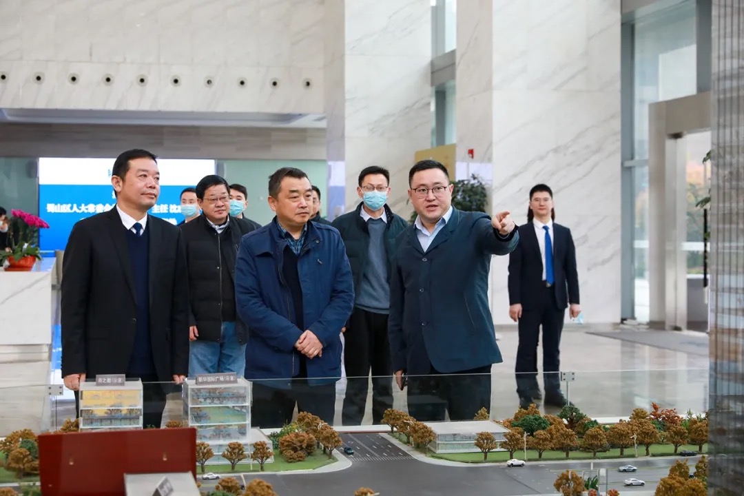 合肥市蜀山區(qū)人大常委會主任沈成富一行深入新華控股集團和華地集團調(diào)研指導(dǎo)！
