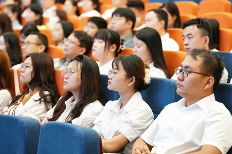 踔厲奮發(fā)，砥礪前行——新華高級中學(xué)2023-2024學(xué)年第二學(xué)期期末全體教職工大會