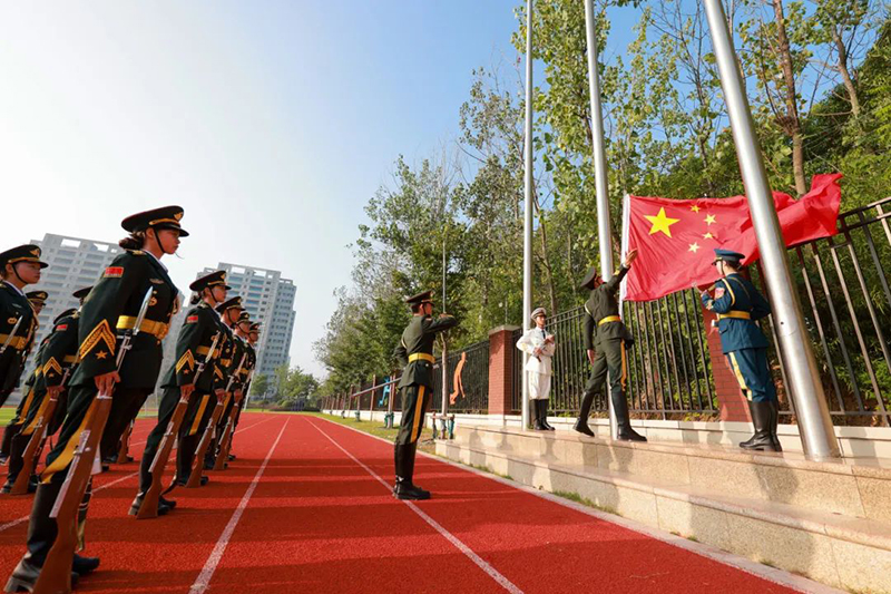 【德育活動】我與國旗合個影，定格最美中國紅——國慶德育實(shí)踐活動作業(yè)展